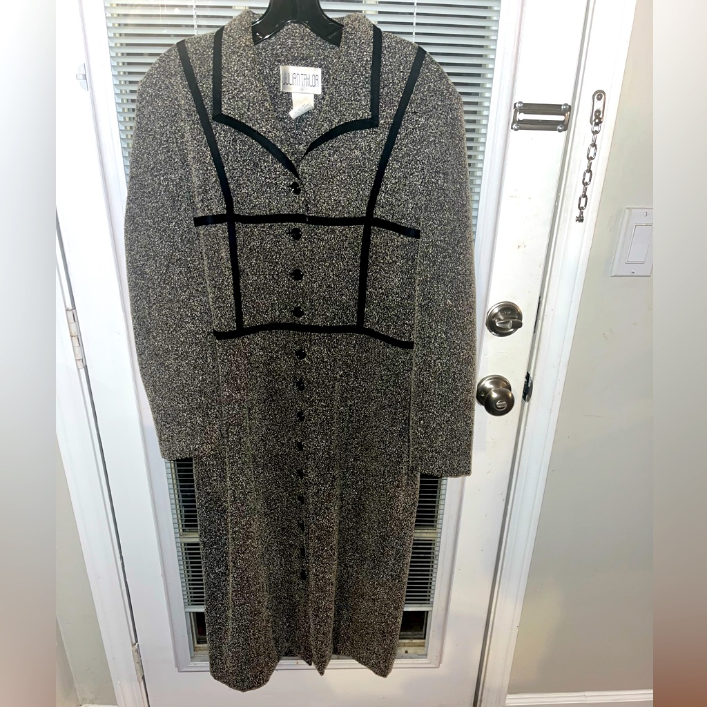 Julian Taylor Vintage Gray Size 12 Long Button Down Coat